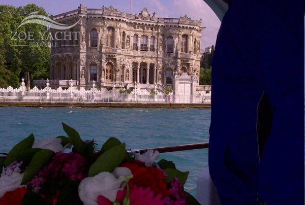 Photo of Kucuksu Palace in Istanbul as seen from the Bosphorus