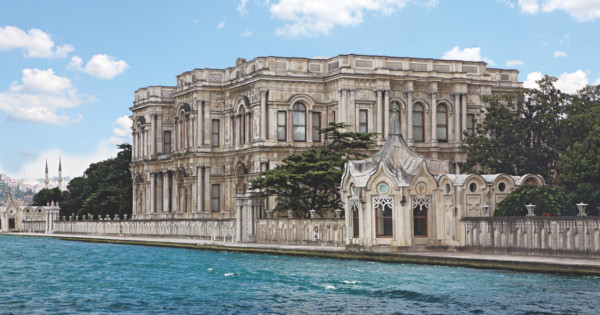 Photo of Beylerbeyi Palace as seen from the water